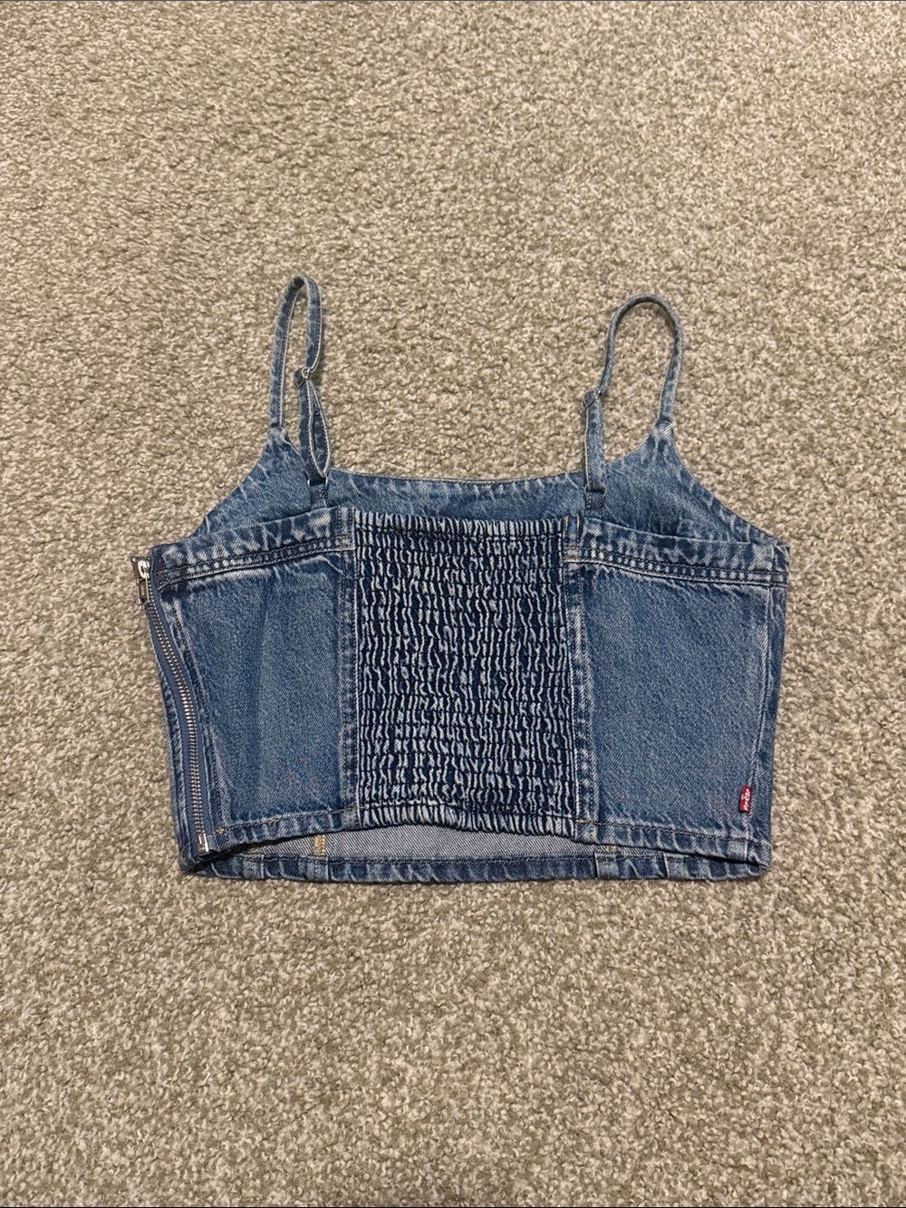 Women’s Levis Jean Crop - Picture 2 of 4